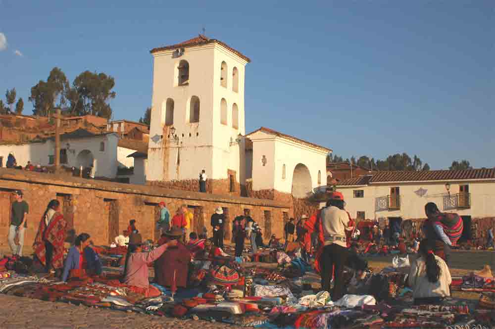 145 - Peru - Chinchero, iglesia y mercado artesania